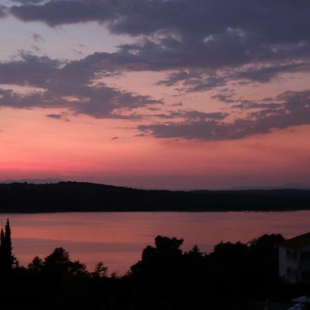 Holiday Home Bukovac Klimno Bagian luar foto